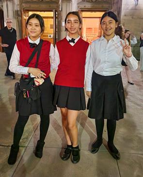Madeleine Cham, Sophia Cham, and Maya Katsuri toured with the Los Angeles Children’s Chorus