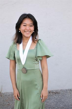 Emily Lee chosen as a Distinguished Young Woman of East Los Angeles